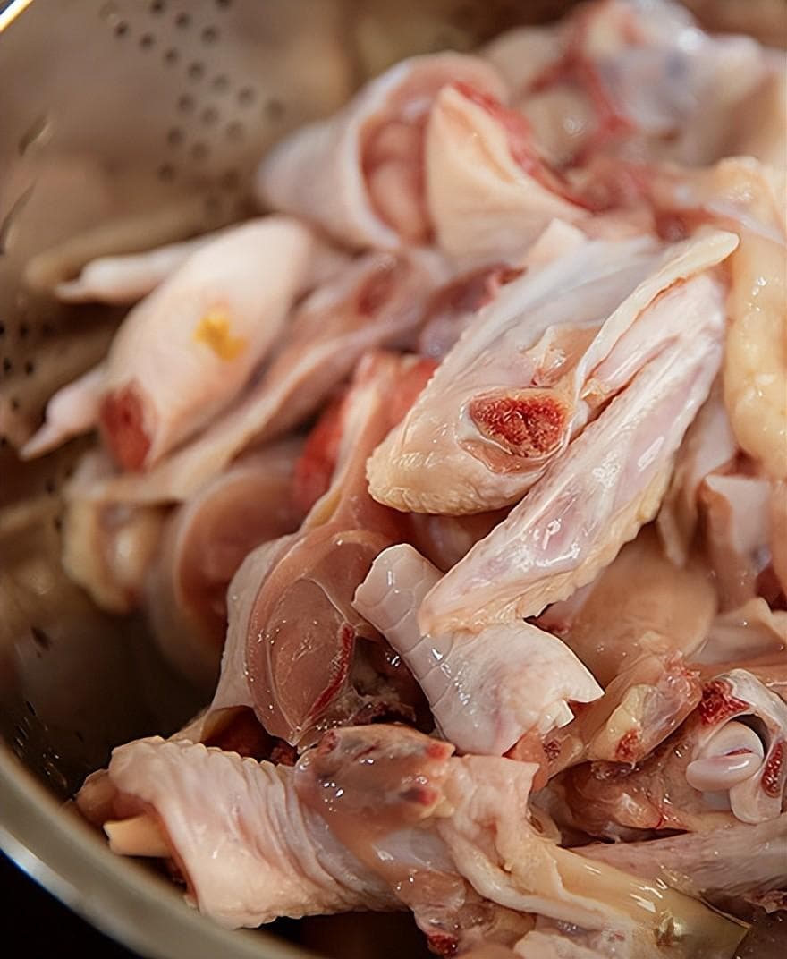 香菇焖鸡制作详解：从食材到成品的完整攻略