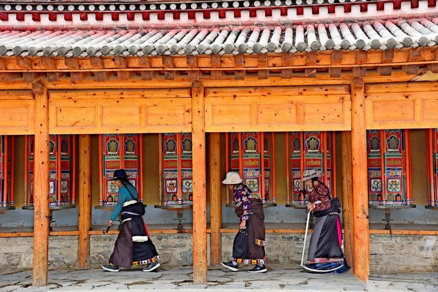 街头摄影的最佳相机模式：光圈优先、快门优先还是手动模式？