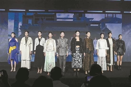AI数字人能走秀也能开直播 广州服装行业加码数字化、智能化转型