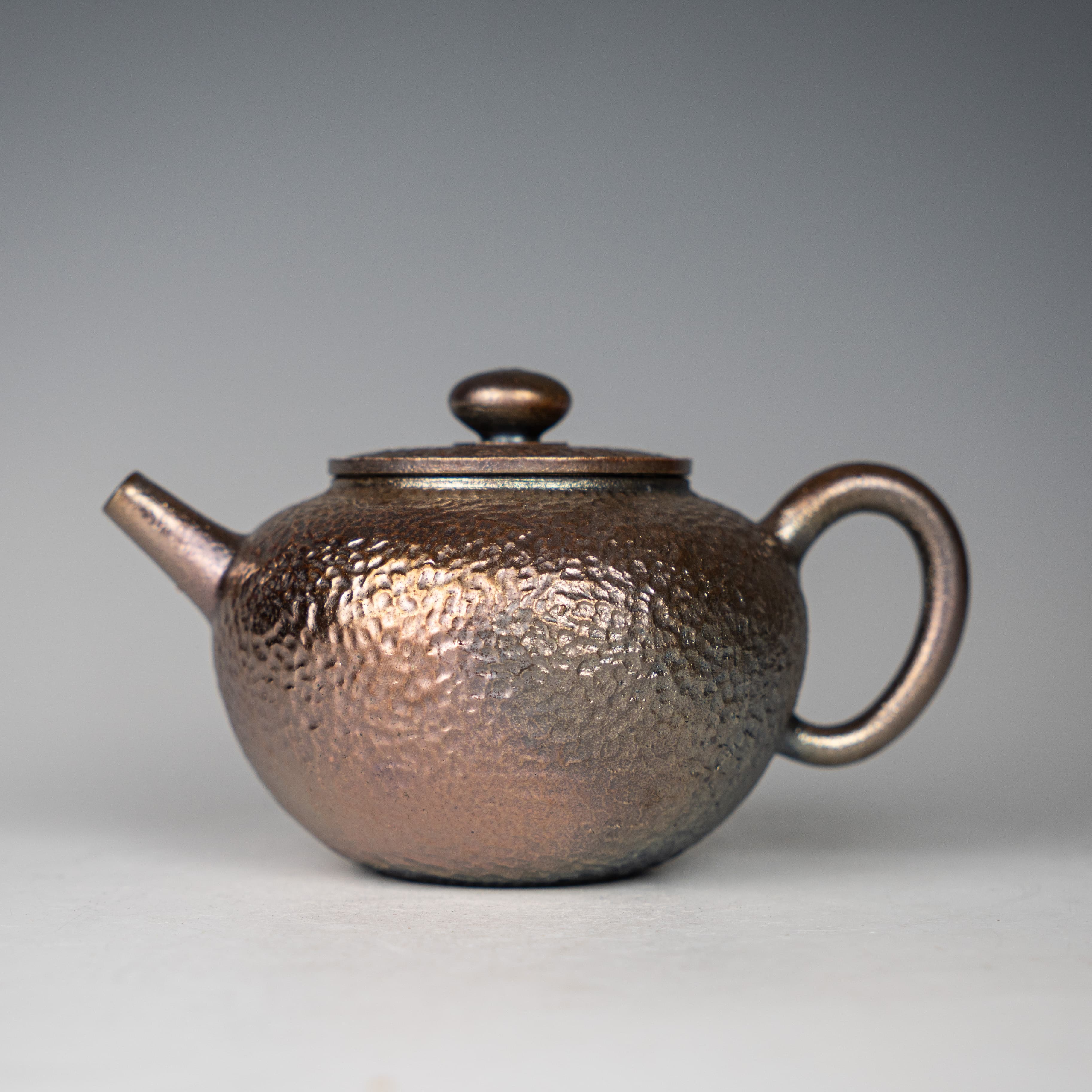 上釉与未上釉茶壶：如何选择适合您的茶器？