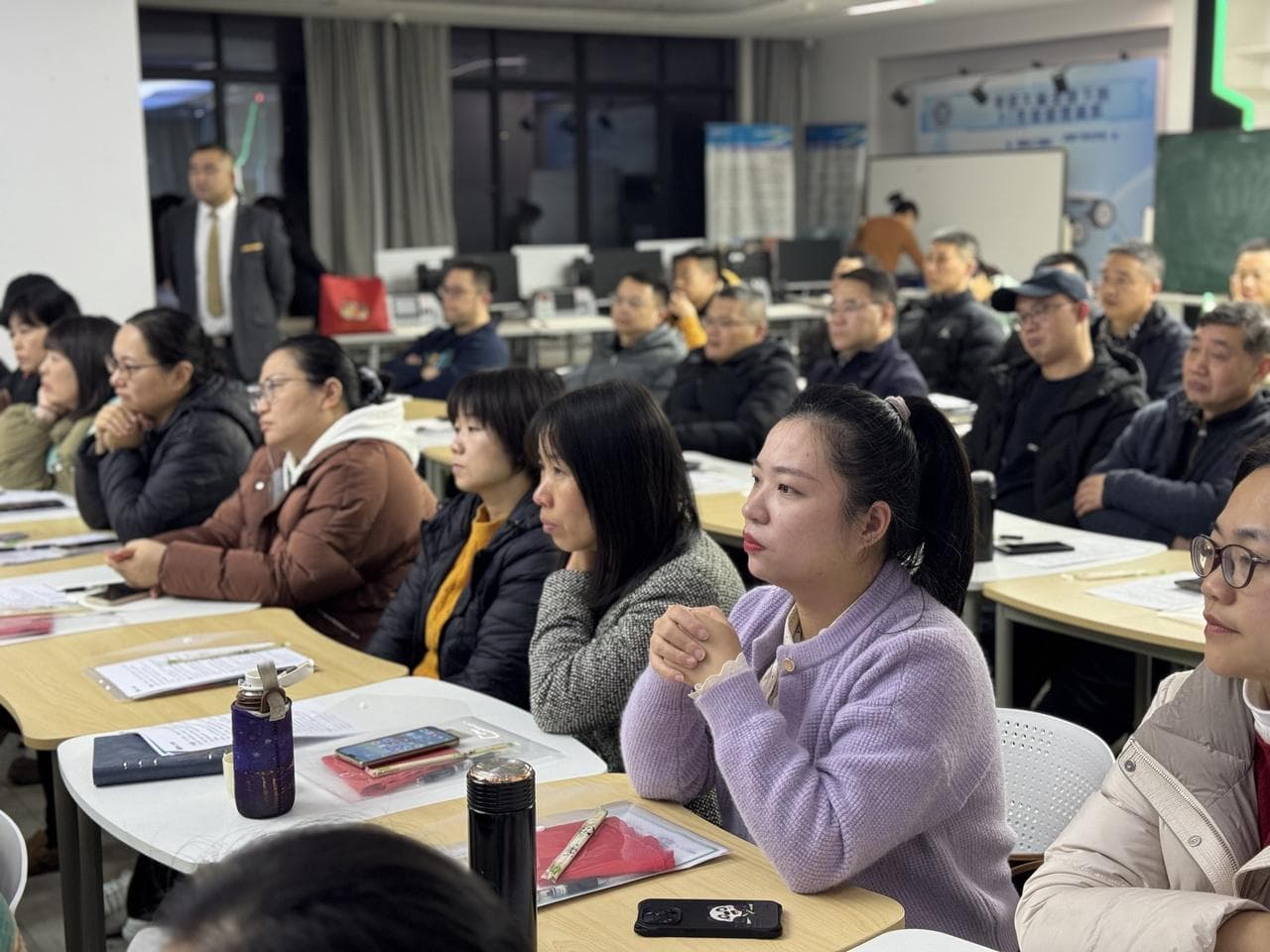 父母“速成班”火了，能缓解养娃焦虑吗