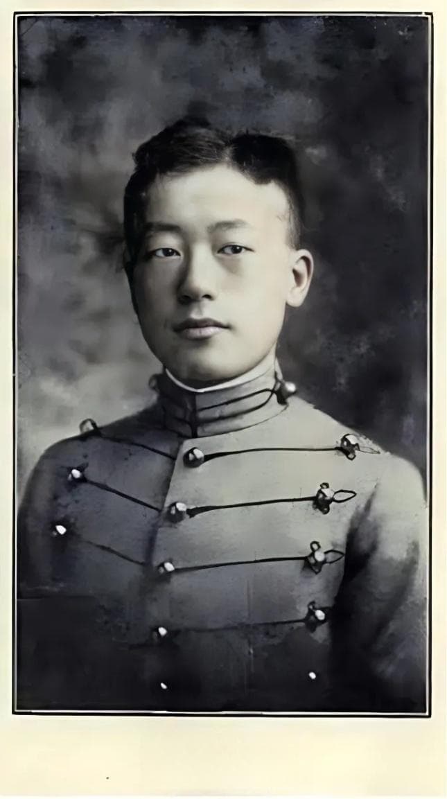 读书 | 从独特的视角重新审视民国历史——评《江河行地，海浪无声：我的祖父王赓》