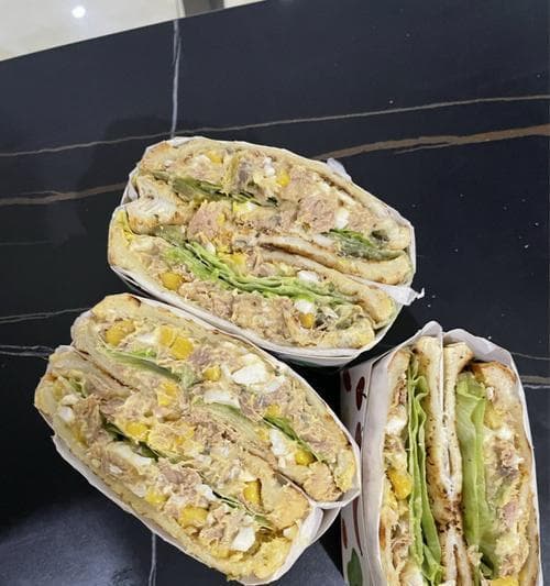 自制美味吞拿鱼三文治（口感细腻、营养丰富）