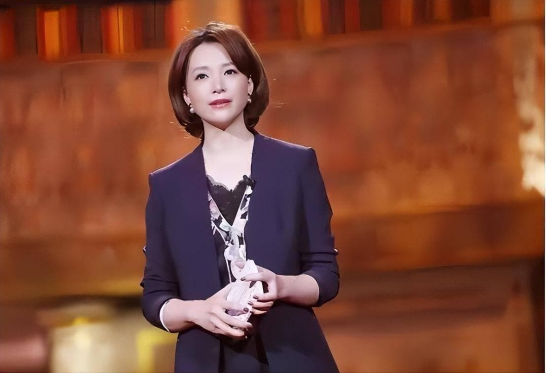 董卿朗诵《十年》：时间的流逝与人生的哲思