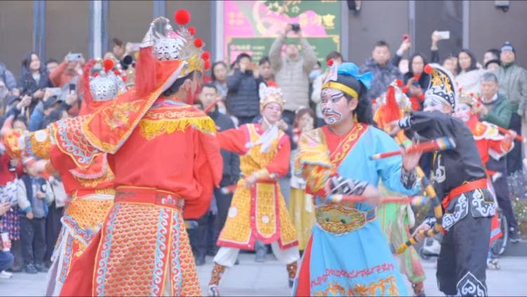 顶配年味！潮汕英歌舞首次在沪公开表演，上海人都来看闹猛了