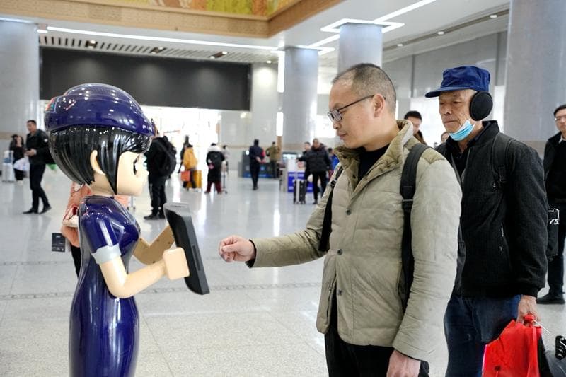 2025年春运：科技“黑科技”助力西安站智慧出行