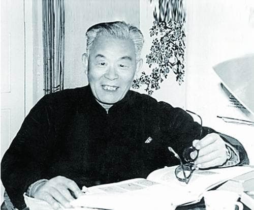 李嘉泳：一心“耕海”  一生育人