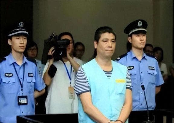 周立波二婚妻子胡洁：顶级富豪，前夫入狱她全身而退，是个狠角色