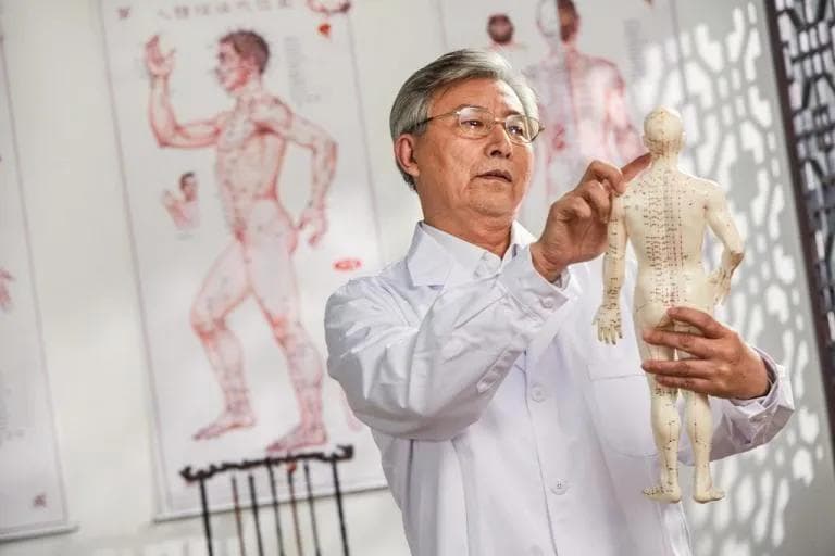 如何选择中醫館治疗暗瘡？从资质到效果全方位解析