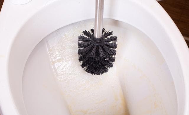 马桶堵了，白醋和小苏打为您排忧解难（马桶堵塞清洁法宝）