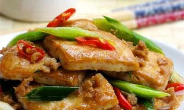 家常肉碎豆腐：营养美味的豆腐料理制作教程