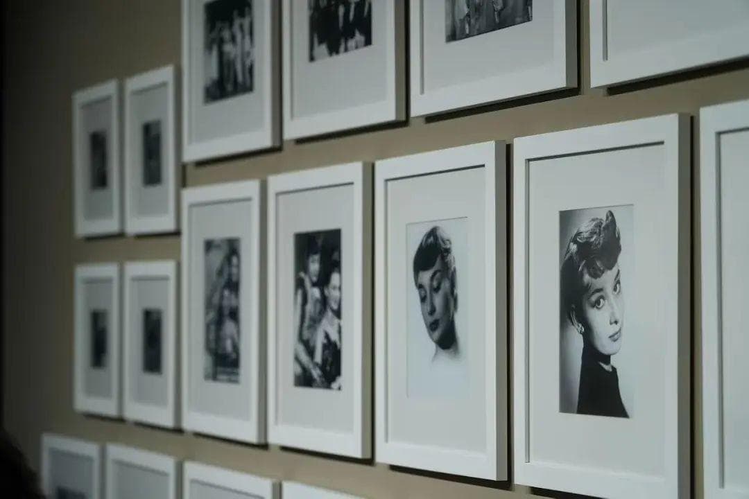 千件展品揭秘巨星多面人生，“奥黛丽・赫本的亲密之旅”亮相黄浦