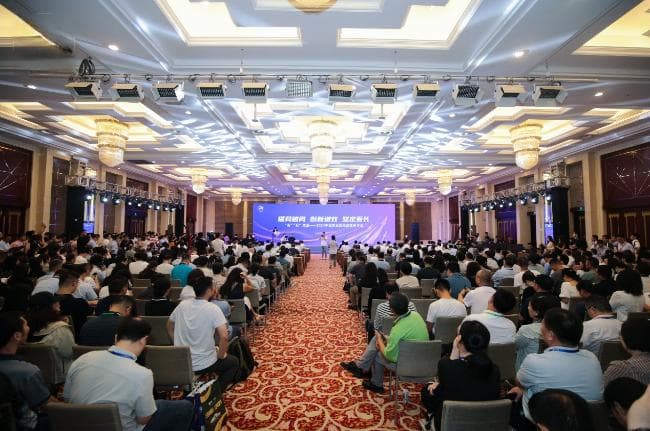 中国奶业研讨会：多方共议产业转型升级之道