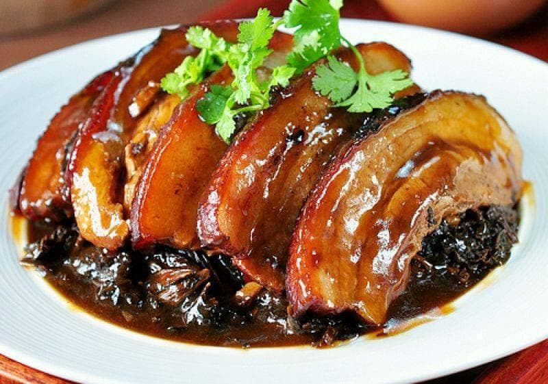 传统美食的韵味：红烧肉与梅菜扣肉的文化解读