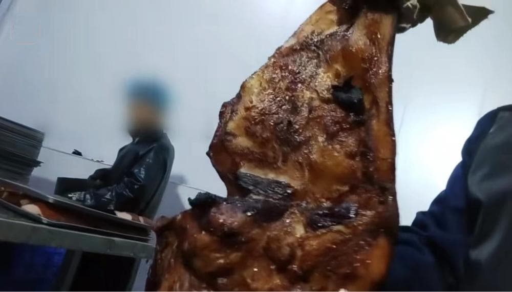 梅菜扣肉被曝原料为劣质槽头肉，医生：食用可能损伤肝脏和神经系统