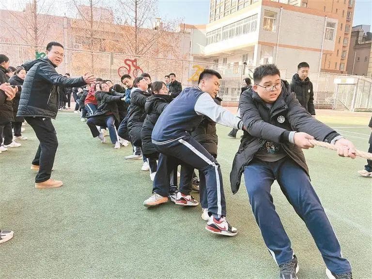 开学首日！“每天一节体育课”落实如何？