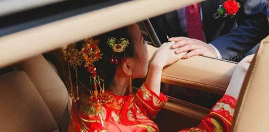 结婚女方谁送亲？详解传统婚礼习俗中的送亲讲究