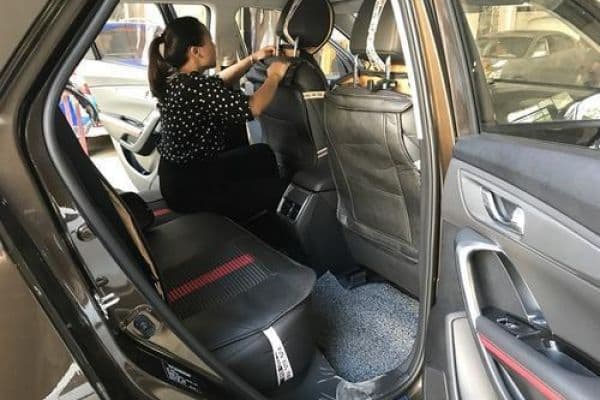 新车提车验车全攻略：从外观到内饰的全面检查指南