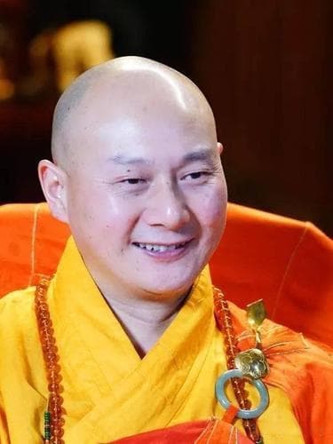 梦见洪水：情感波动的预警与调适指南