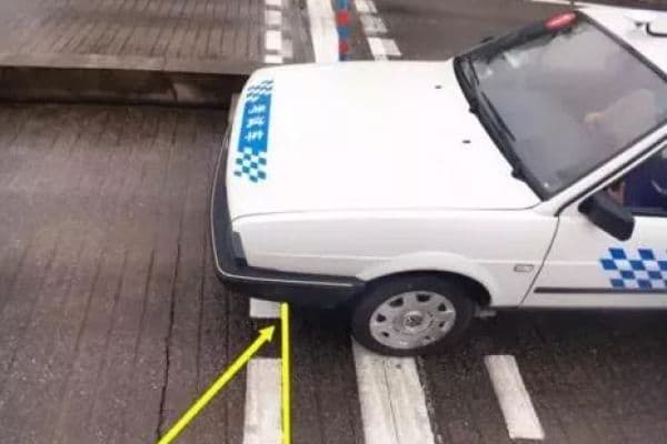 侧方停车全攻略：从基本要求到实战技巧，轻松驾驭城市泊车
