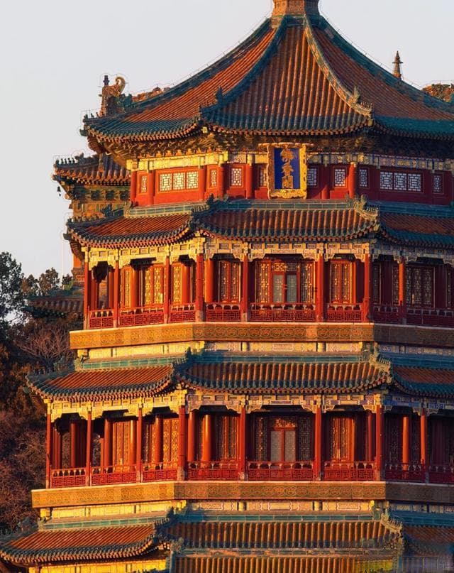 佛香阁的光影艺术：探秘颐和园的建筑与历史魅力