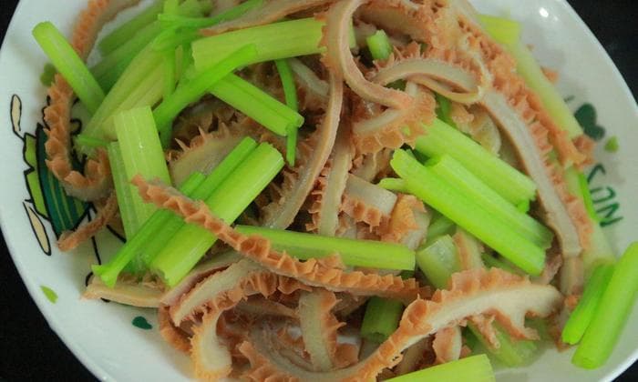 芹菜炒牛肚：简单几步，让你秒变大厨！
