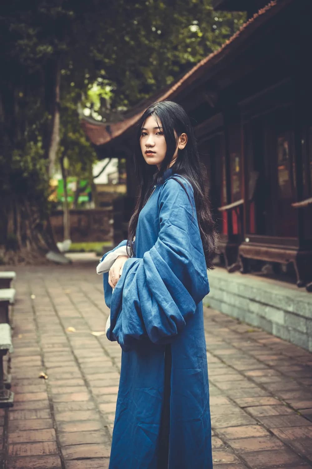 鞠婧祎多重身份挑战：从《月鳞绮纪》到品牌代言