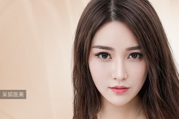 假体隆鼻用哪种材料好？隆鼻术后注意事项有哪些？