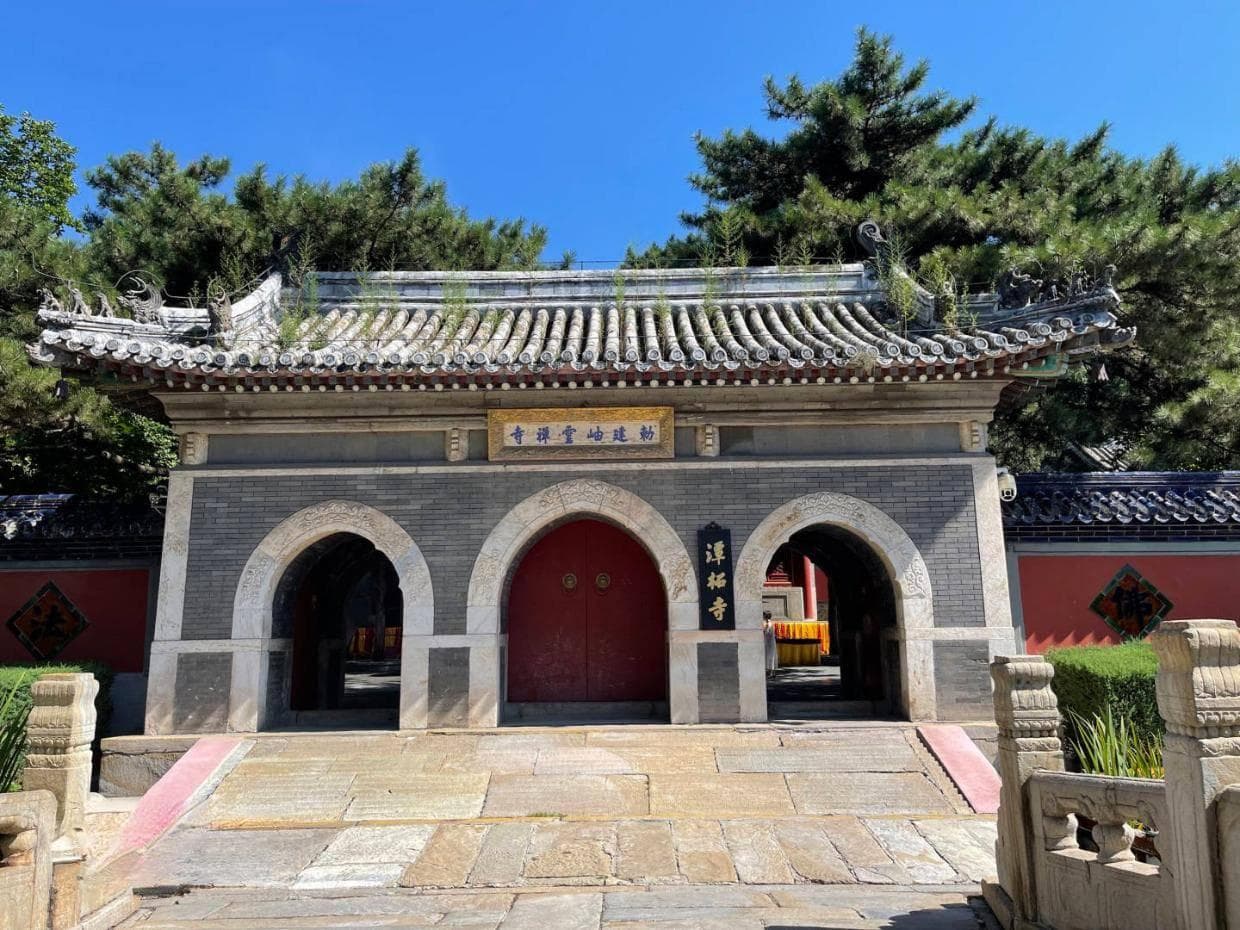 潭柘寺传说：古刹传奇，神秘魅力