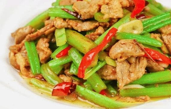 掌握这些技巧，轻松炒出美味可口的芹菜炒肉