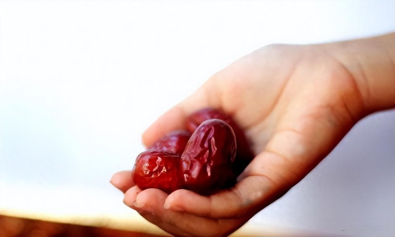 “红枣虽好，可不要贪吃哦”！三类人要注意，看完涨知识