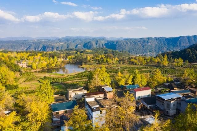 中国最适合避暑的5个城市：夏天空调用不上，晚上睡觉还要盖被子