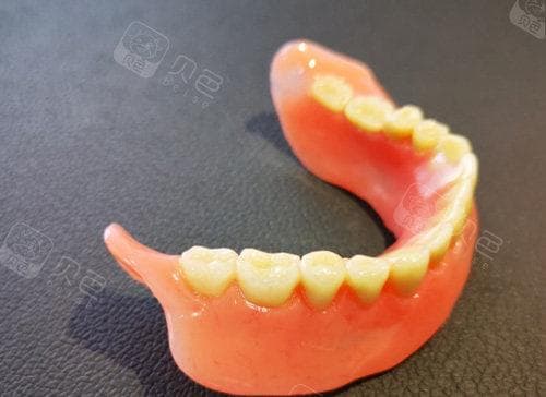 吸附义齿是什么材料做的?硅胶、聚乙烯、聚丙烯三大常见材质分享!各有各的优势!