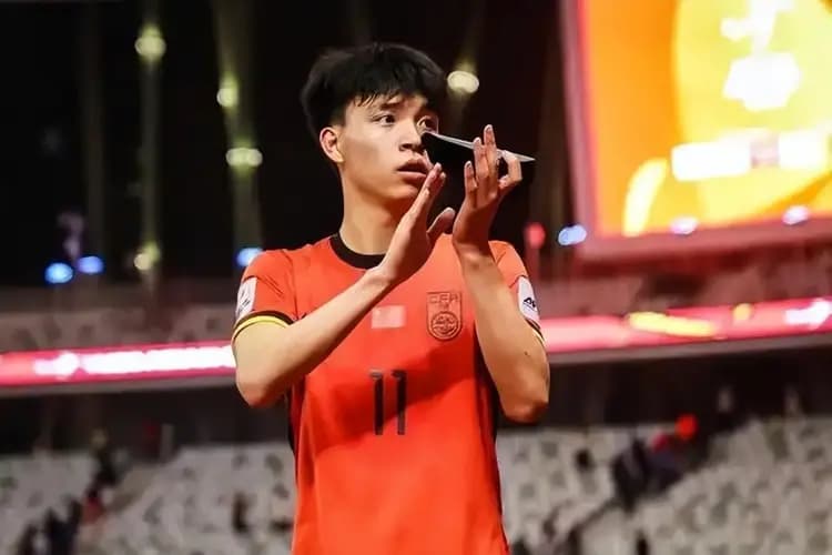 归化终迎突破+11名00后！国足大名单背后的"双轨制"野心与隐忧