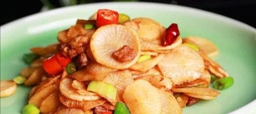 白萝卜炖五花肉：家常美味的制作方法与技巧