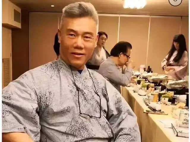 司马南言行不一，莫言默默奉献，谁是真爱国？
