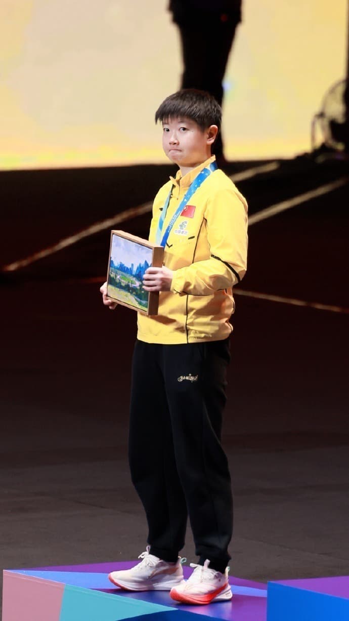 许昕怒怼孙颖莎王曼昱粉丝：人家球员关系很好 你们在我直播间吵架干嘛？