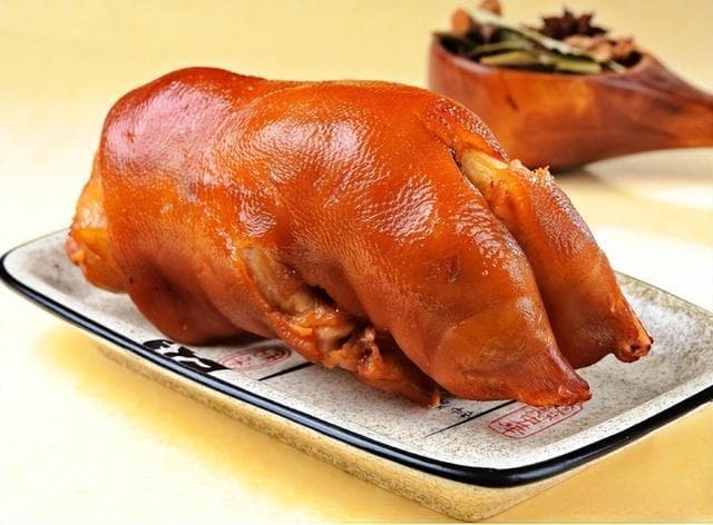 猪蹄的营养与食用指南：如何健康享用这道传统美食？