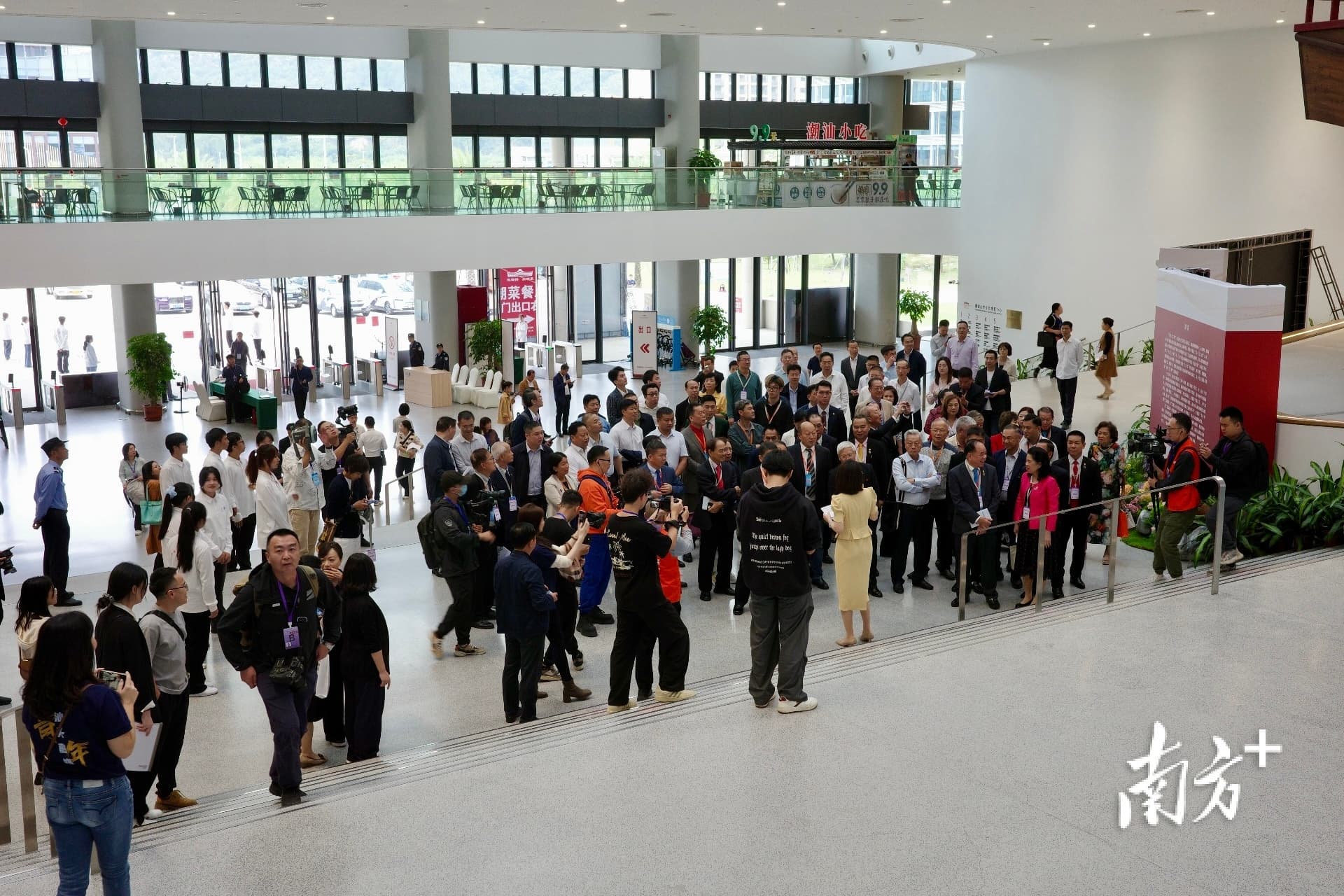 潮聚·向汕 | 广大潮汕侨胞心系家国故土，建言献策、发展家乡