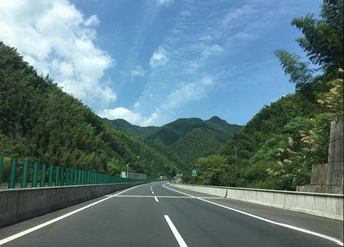 打通“两个一公里”，这里的客货邮融合发展有成效