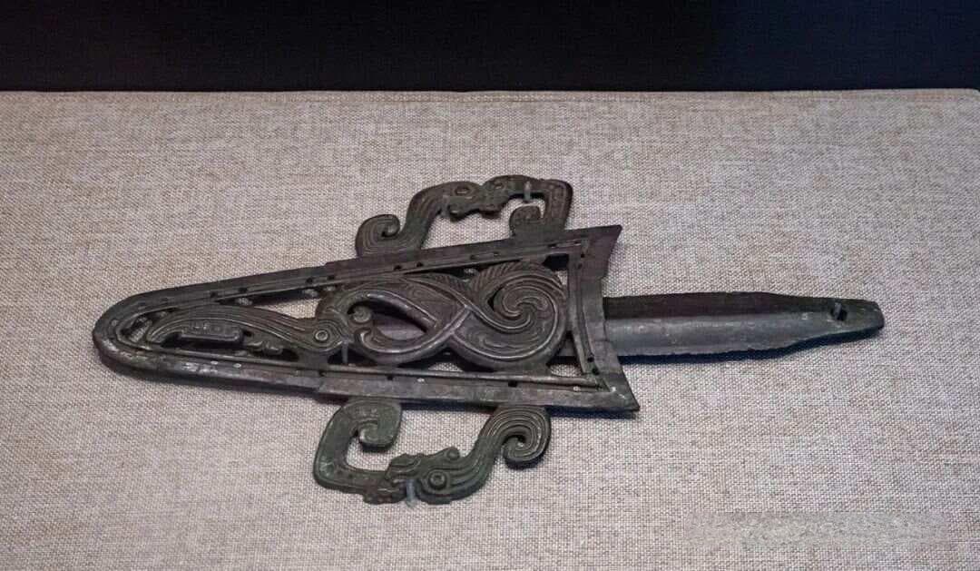 西周时期短剑考古：中原六型与边疆三式
