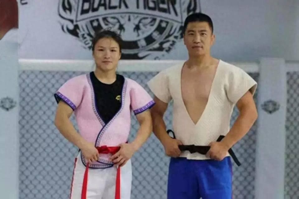张伟丽用中国功夫放倒UFC不败猛将！