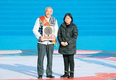 以行动书写大爱 以善行温暖人心