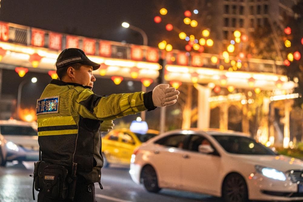 重庆解放碑发布跨年夜交通攻略：18时起限行，建议乘公交