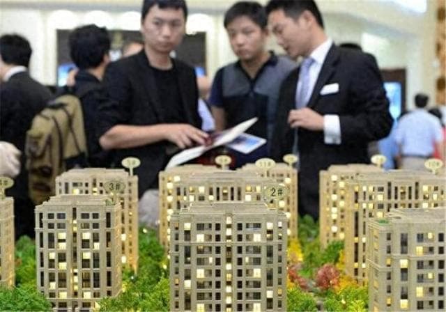 普通人在“城里买房”还是在“农村盖房”好？最佳答案来了
