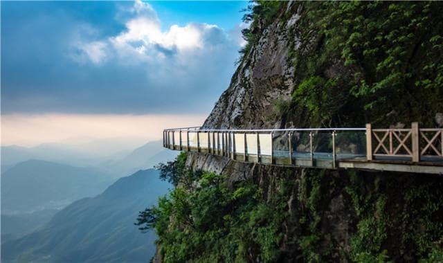 武功山风景区：云海翻腾，草甸绵延，人间仙境