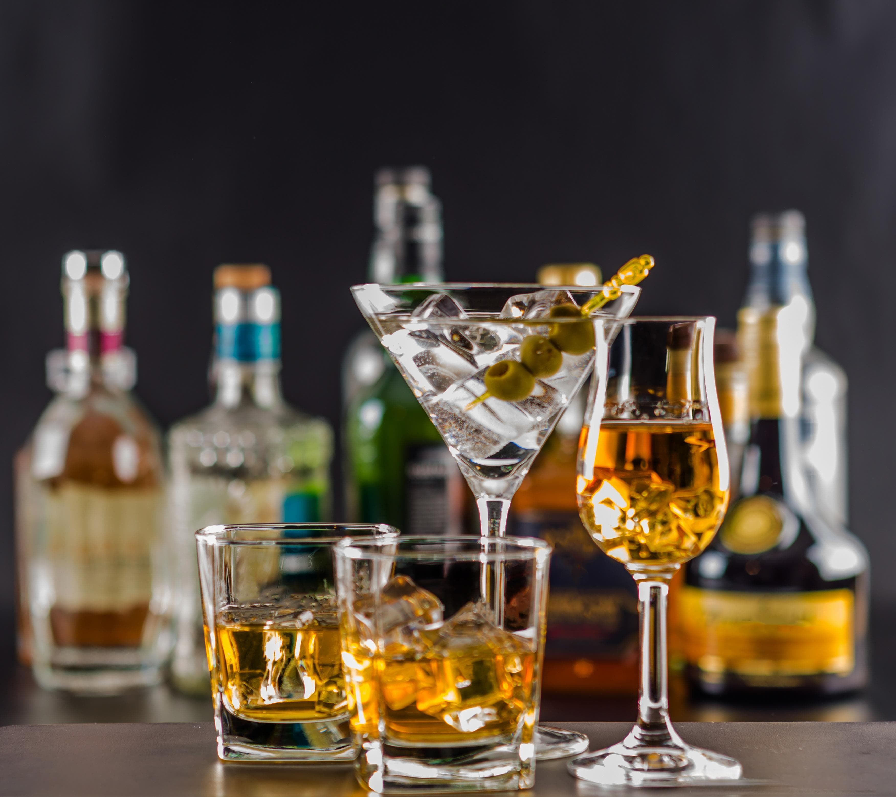 英国金酒与荷兰金酒：一场跨国界的酒味对决