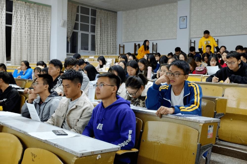 光明日报：大学选课“红黑榜”，也是一个提醒