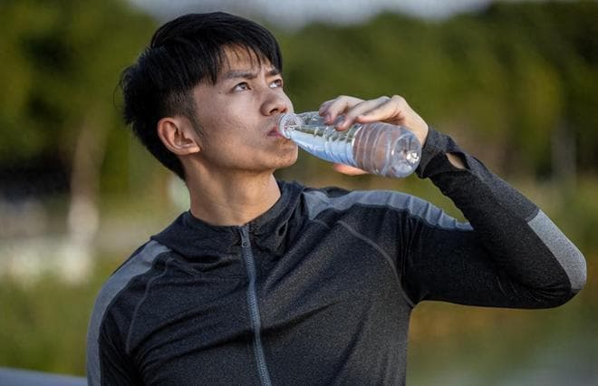 尿毒症是喝出来的？即使是铁打的肾，这些高盐高糖的水也要少喝！
