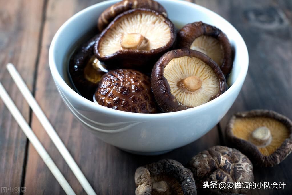 干香菇怎么泡发？牢记3点，味香营养不流失，方法简单又实用
